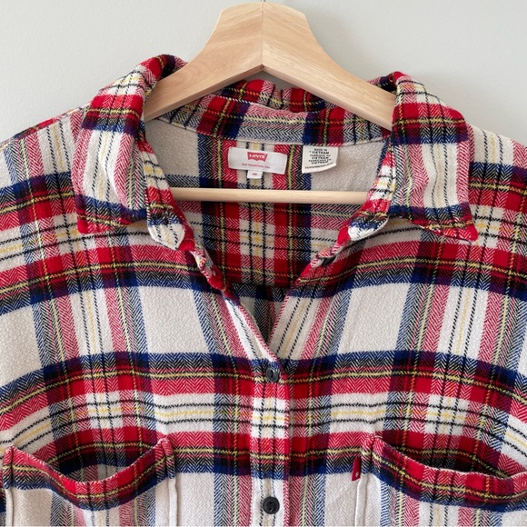 Levi’s Button-Up Plaid Shirt - Picture 4 of 4